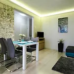 Apartment Asboth Taylor *