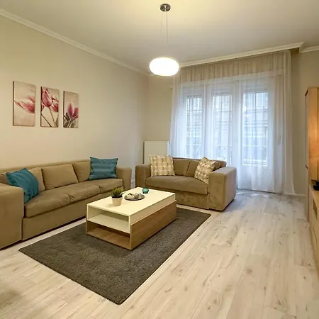 Asboth Taylor Apartment *