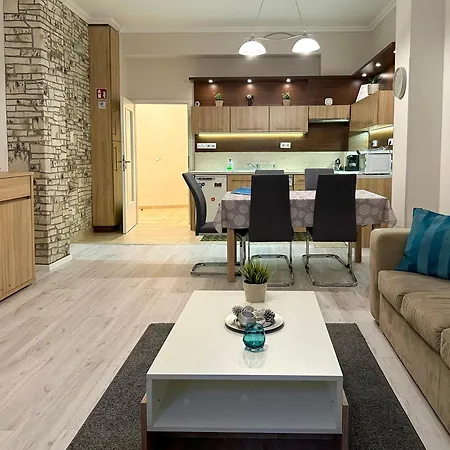 Apartment Asboth Taylor