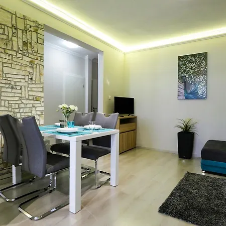 Apartment Asboth Taylor *
