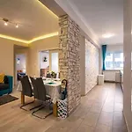 Asboth Taylor Budapest