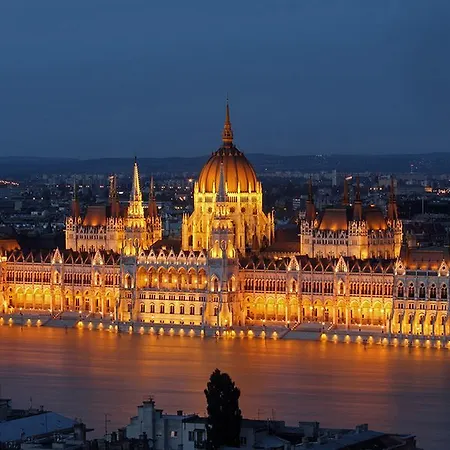 アパート Asboth Taylor *